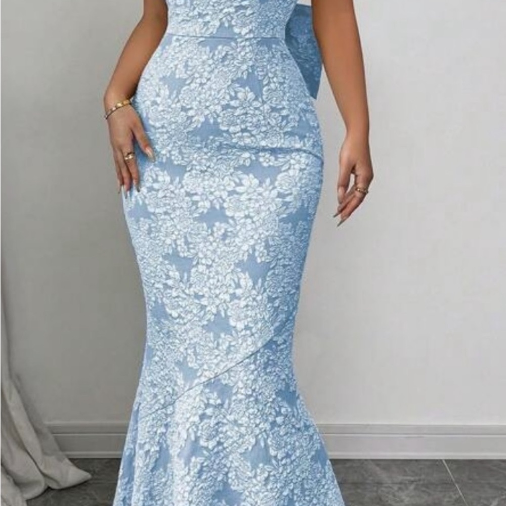 Elegant Blue Floral Gown - Picture 2 of 4